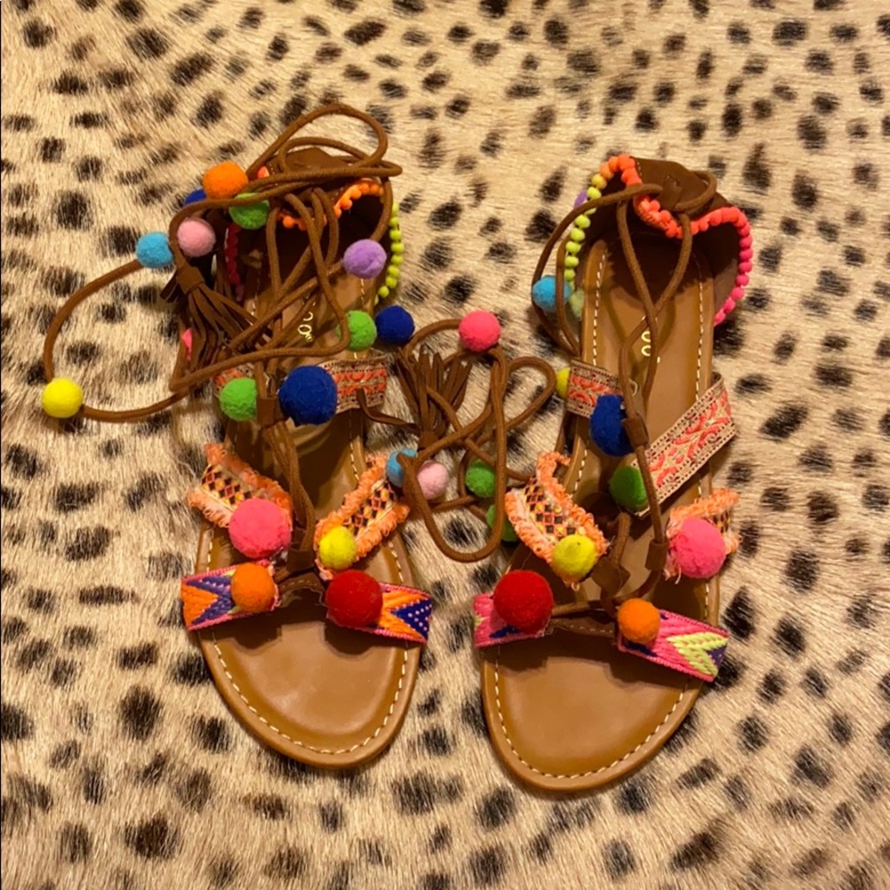 Pom-pom colorful sandals